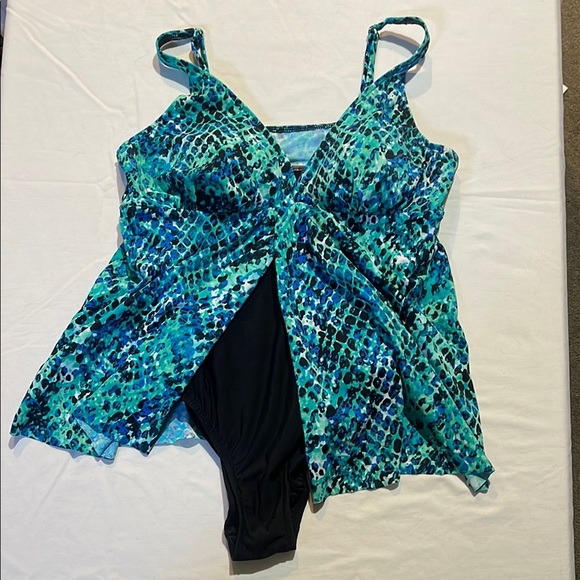 Croft & Barrow Blue and Black Dynamic One Piece Swimsuit - Picture 1 of 8